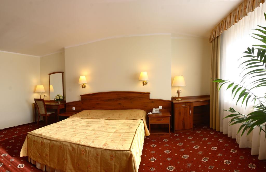 Hotel Prezydencki 3-Star Rzeszow Bagian luar foto