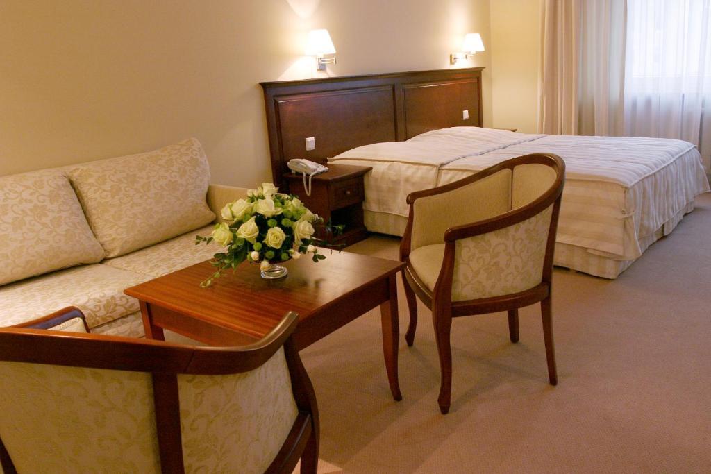 Hotel Prezydencki 3-Star Rzeszow Ruang foto