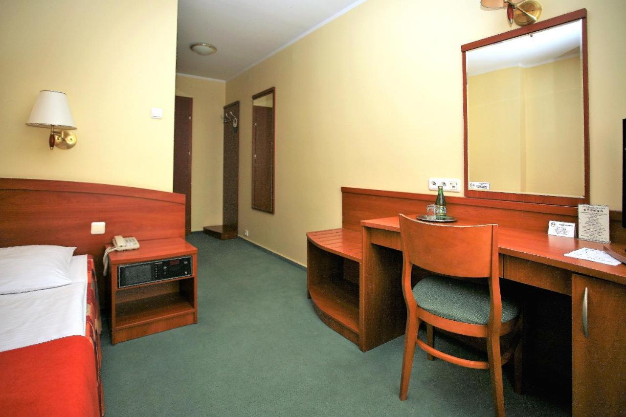 Hotel Prezydencki 3-Star Rzeszow Bagian luar foto